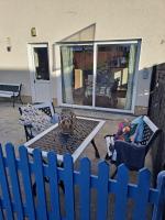 2-Bed Apartment Sleeps 6 with Parking - Chambres d’hôtes Kildare