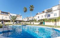 Luxury modern beachfront 3 bed gated community townhouse with pool, sun terrace, sea views close to all amenities - Chambres d'hôtes Manilva