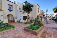 Luxury modern beachfront 3 bed gated community townhouse with pool, sun terrace, sea views close to all amenities - Chambres d'hôtes Manilva