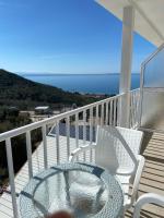 Habitación Familiar con vista lateral al mar