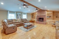 Quiet Marion Getaway with Fireplace! - B&B Marion