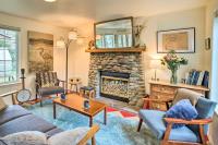Charming Rockaway Beach House, Walk to Ocean! - B&B