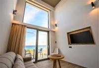 CUBES ON THE BEACH Athens Airport - B&B Loutsa