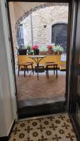 Beautifully restored romantic apartment in the centre of historic Dolcedo - Bed and Breakfast
