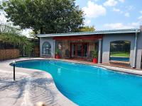 The Pool house - Bed and Breakfast Germiston