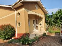 B&B Entebbe - Dees shared home away from home - Bed and Breakfast Entebbe