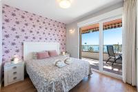797 HOLIDAY RENTALS - Amplio piso con terraza en primera línea de playa - B&B Torremolinos