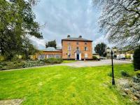 B&B Swaffham - Lydney House Swaffham Sleeps 22 - Bed and Breakfast Swaffham