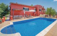 B&B Port d'Alcúdia - Awesome Home In Port Dalcdia With Kitchen - Bed and Breakfast Port d'Alcúdia
