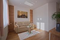 One-Bedroom Apartment with Lake View