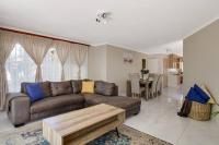 B&B Roodepoort - The Cycad. 4-Bed Home next to Clearwater Mall - Bed and Breakfast Roodepoort