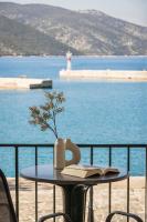 Theseus Seafront House - B&B