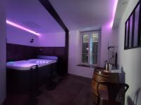 B&B Thiers - #FER RÊVER 63# Jacuzzi #Salle de Sport en supplément et sur demande#Musculation - Bed and Breakfast Thiers