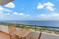 Santa Cruz Apartment with Sea View by Holiday Rental Madeira - Chambres d'hôtes Santa Cruz