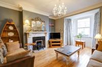 Seashell House with SEA VIEWS and FREE GYM POOL PASS - B&B