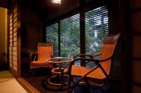 Kamer in Japanse Stijl met Gedeelde Badkamer