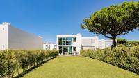 Villa Serenity- CleverDetails, Central Vilamoura, Sleeps 4 adults and 2 children, located in the center - Chambres d'hôtes Vilamoura
