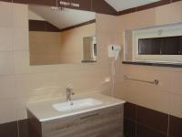 Chambre Double ou Lits Jumeaux avec Salle de Bains Privative