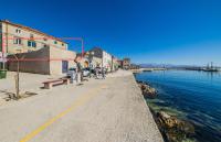 Spacious seafront apartments Karlo - B&B Kutleše