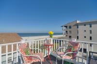 Breezy ‘White Sands House’ Steps to Gulf Shore! - B&B Clearwater Beach