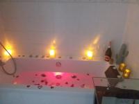 Doppelzimmer mit Whirlpool-Badewanne