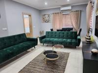 Spacious Luxury 3Bed Hse in Tema - Netflix Wi-fi - Ferienwohnung Dawhwenya