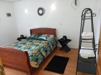 Camera Matrimoniale con Vista Giardino