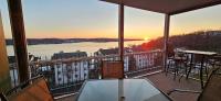 Gourgeous lake views, amazing susets, on main channel - B&B Lake Ozark