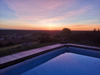 Villa avec piscine à débordement vue exceptionnelle - B&B Puéchoursi