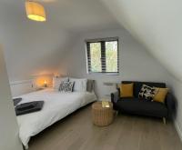 B&B Barton on Sea - The Annexe - woodland views and close to beach! - Bed and Breakfast Barton on Sea