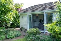 Luxury Self Catering with Cosy Cabin & Sauna in Colchester - B&B