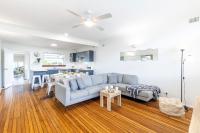 Shoalz Renovated Cottage and Boat Parking - B&B Shallow Bay