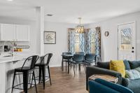 Modern, family friendly home w garage, huge yard! - Ferienwohnung Leander