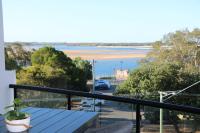 B&B Maroochydore - Family Friendly 3 Bedroom - River Views - short walk to the Beach - Bed and Breakfast Maroochydore