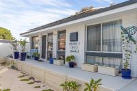 Shabby Chic Shack - 2 bedroom Beach Cottage - Bed and Breakfast Yanchep