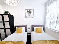 B&B Colchester - STYLISH 2 Bed APARTMENT WITH FREE PARKING, WIFI - Bed and Breakfast Colchester