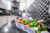 Homlee-Pentagon 3 BHK luxurious-Lift-Parking-Saket - Chambres d'hôtes New Delhi