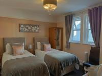 Twin Room with Private Bathroom