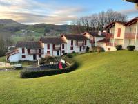 HOSTA Piscine Vue Montagnes - Bed and Breakfast