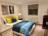 B&B Ashford - Gorgeous Cosy home 2 Miles from Heathrow Airport - Bed and Breakfast Ashford