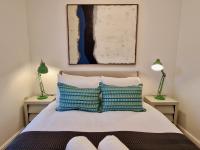Trendy Luxury Serviced Apartment next to City Centre with Free Parking - Contractors & Relocators - Chambres d'hôtes Coventry