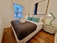 Trendy Luxury Serviced Apartment next to City Centre with Free Parking - Contractors & Relocators - Bed and Breakfast Coventry