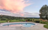 B&B Balansun - Amazing Home In Balansun With Outdoor Swimming Pool - Bed and Breakfast Balansun