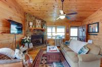 B&B Blue Ridge - Blue Ridge Cozy Cabin in the Woods with Hot Tub! - Bed and Breakfast Blue Ridge