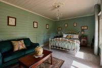 Kamer met Queensize Bed en Uitzicht op de Tuin