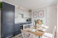 Family & pet Friendly, Stylish & Spacious Beach House - Bed and Breakfast