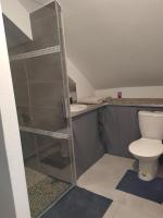Apartment with Shower