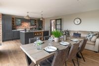 B&B Tetbury - Designer Cotswold post house with external sauna - Bed and Breakfast Tetbury