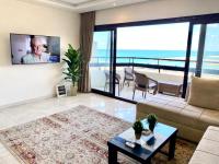 B&B Alexandrië - Alexandria Luxury Apartments Gleem 2 Direct Sea View - Bed and Breakfast Alexandrië
