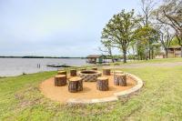 Mineola Lake House with Dock and Fire Pit! - B&B Mineola